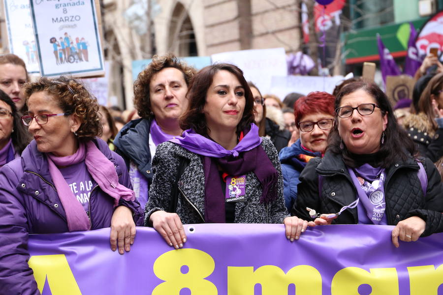 Ha sido una manifestación histórica. Más de 30.000 personas según la Policía Local, hasta 100.000 según las organizadoras. ¿Has estado en la marcha feminista del 8M en Granada? Encuéntrate en las fotos. 