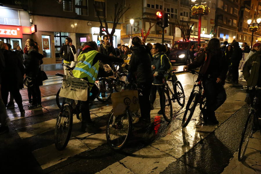 Ha sido una manifestación histórica. Más de 30.000 personas según la Policía Local, hasta 100.000 según las organizadoras. ¿Has estado en la marcha feminista del 8M en Granada? Encuéntrate en las fotos. 