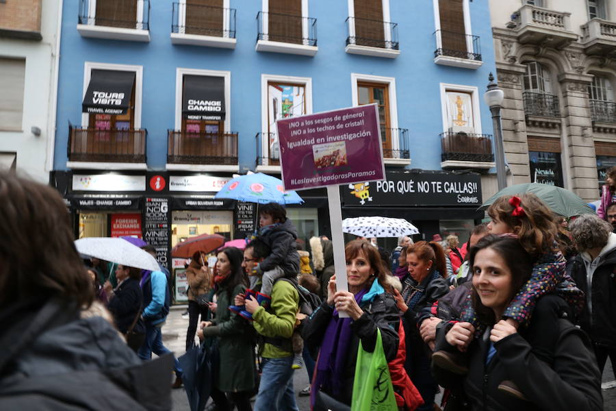 Ha sido una manifestación histórica. Más de 30.000 personas según la Policía Local, hasta 100.000 según las organizadoras. ¿Has estado en la marcha feminista del 8M en Granada? Encuéntrate en las fotos. 
