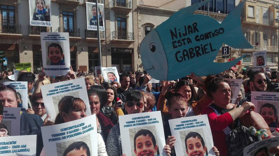 La céntrica Puerta de Purchena de la capital almeriense acoge este viernes desde las 12,00 horas una concentración en apoyo a la familia de Gabriel Cruz