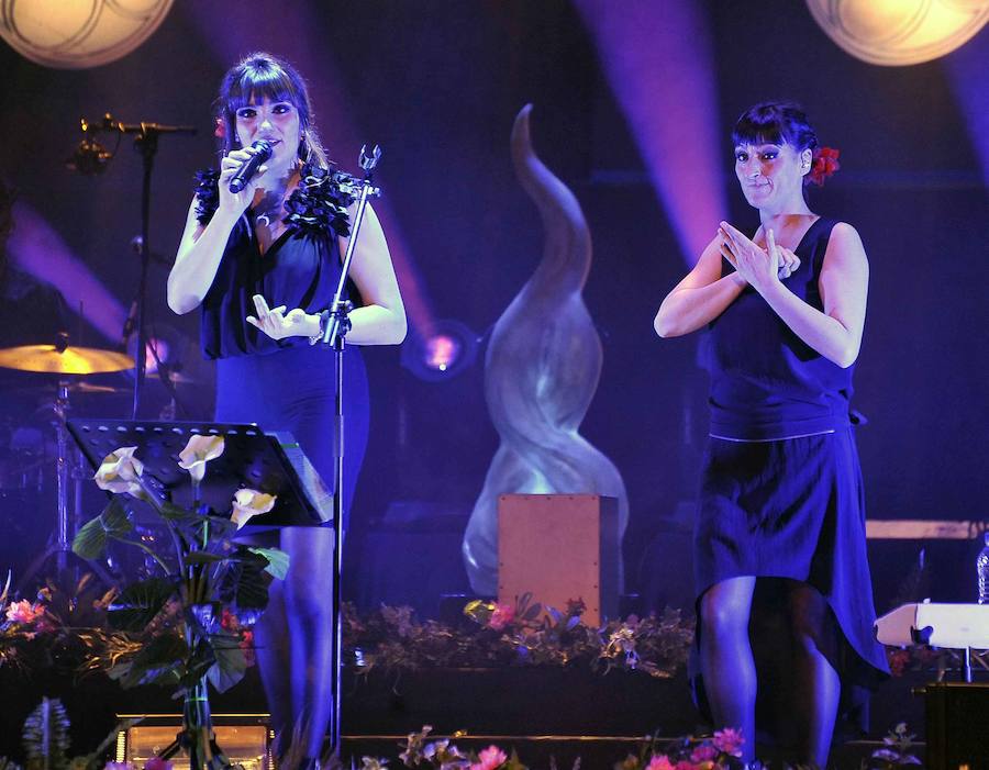 La cantante manchega convirtió su concierto en una fiesta de más de dos horas, con petición de mano incluida