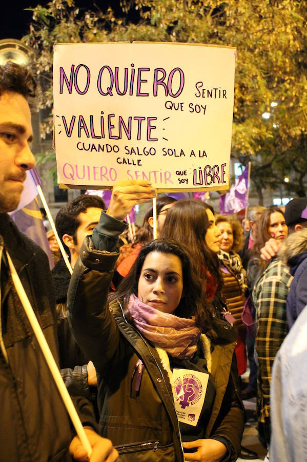 Así transcurrió la manifestación del 8 de Marzo en Almería