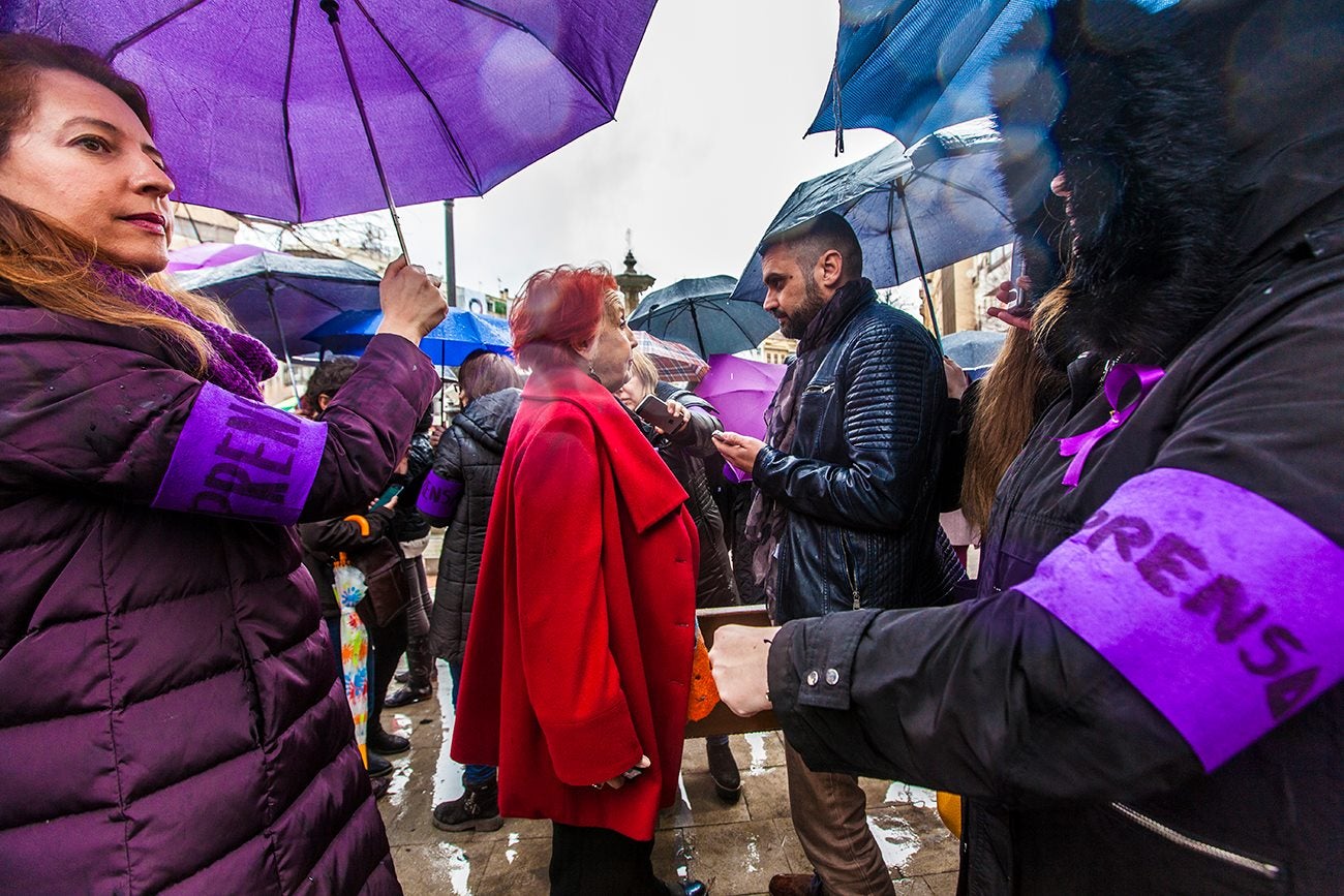 Las periodistas granadinas leyeron un comunicado y potagonizaron una concentración.