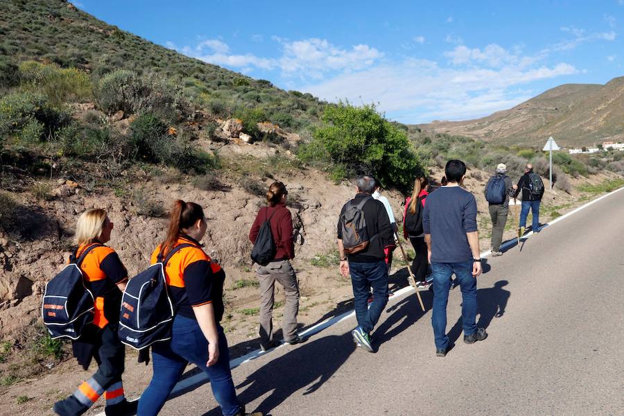 Una jornada más sobre las 7.30 horas el puesto de mando avanzado ha reanudado las labores de rastreo con la participación de 142 profesionales y especialistas de emergencias intensifican la búsqueda en el radio más cercano al punto donde fue visto por última vez el menor