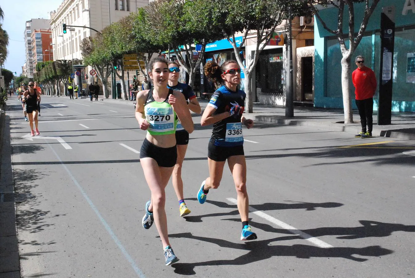 La VI Carrera de la Mujer congregó a más de 2.000 almerienses en las calles del centro