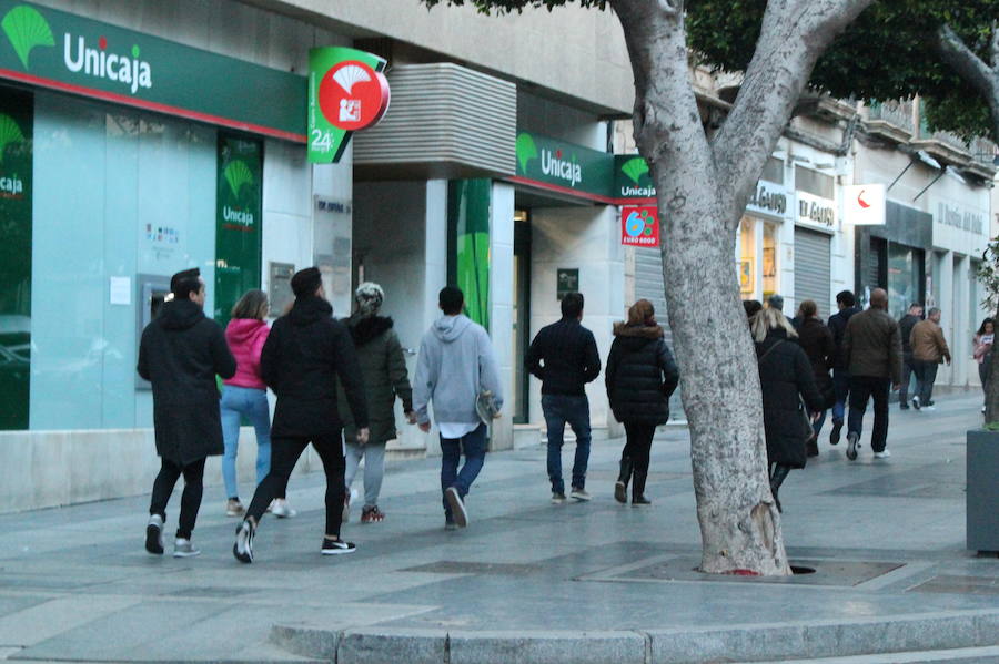 La Puerta de Purchena se volvió a abarrotar, en esta ocasión, para mostrar su dolor y pesar por la muerte de Gabriel Cruz