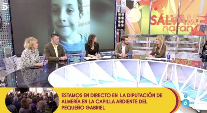 'Sálvame' ha conseguido que las redes sociales vuelvan a ponerle en el foco de atención por lo sucedido en su programa de este lunes. El programa de hoy era el primero tras el hallazgo del cuerpo de Gabriel, el niño de 8 años que presuntamente habría sido asesinado por la pareja de su padre. Precisamente el tratamiento del tema ha sido lo que ha dado pie a las críticas. En primer lugar, según los críticos, porque el tono empleado durante 'Sálvame' ha sido «inapropiado» por el modo de explicar la investigación que está llevando a cabo la Guardia Civil con respecto al asesinato de Gabriel. Entre otros motivos, los críticos han defendido que colaboradores como Kiko Hernández o Mila Ximénez «no parecen las voces más autorizadas para hablar de un tema que parece tan sensible».