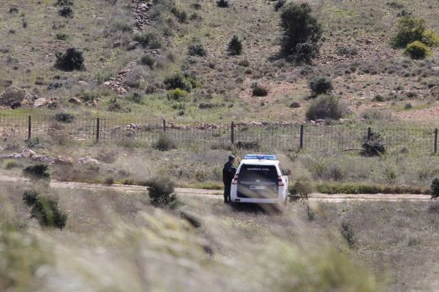 Un amplio dispositivo de investigadores ha participado en la reconstrucción de los hechos con la detenida en la finca de Rodalquilar. 