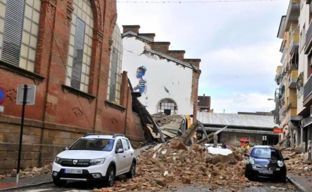 Analizan si derruir el mercado de Linares tras los efectos del temporal