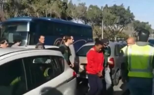 Tumultos en Vícar a la llegada de Quezada para un registro judicial