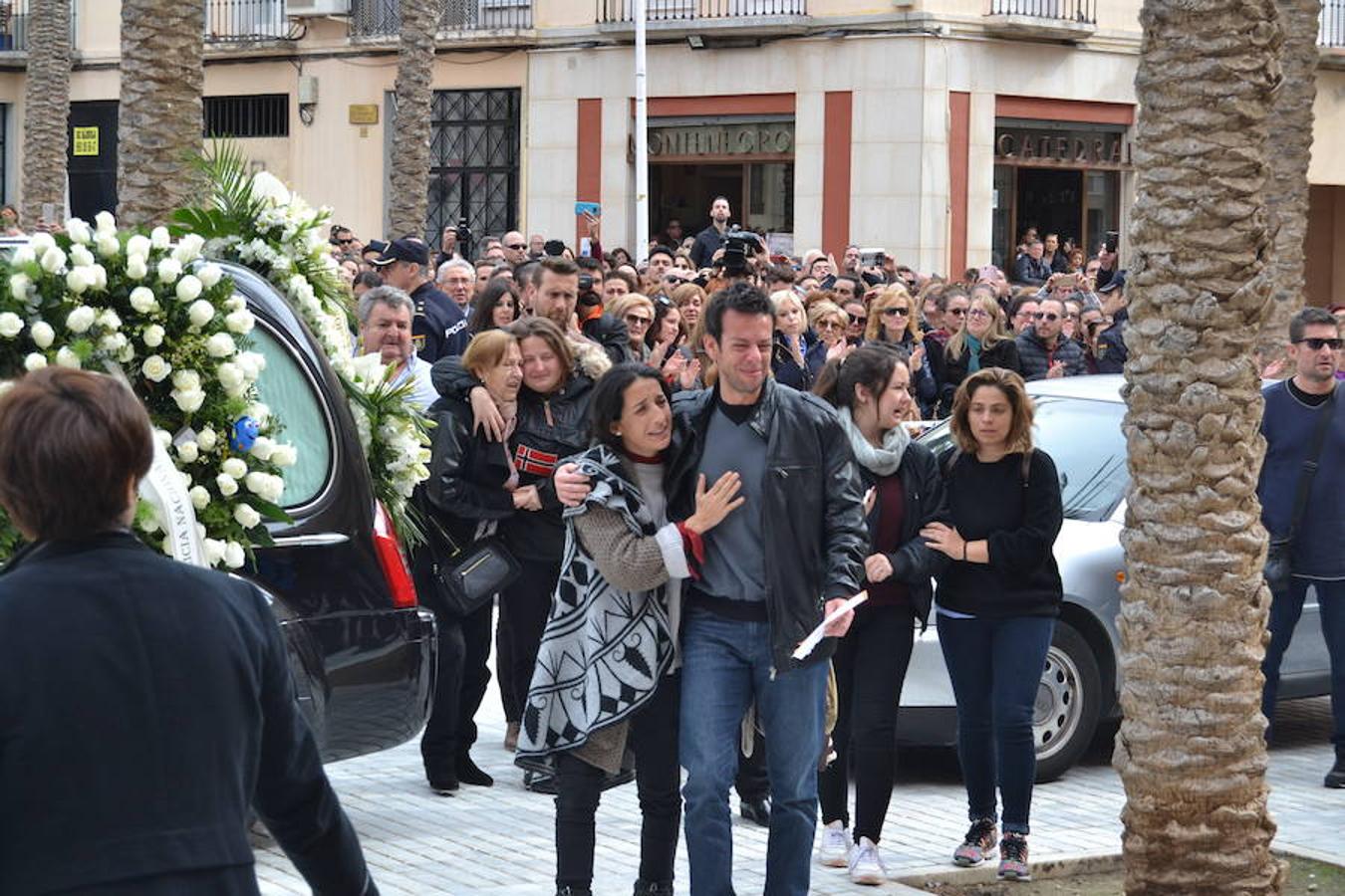 Miles de personas han acudido hasta la plaza de la Catedral 