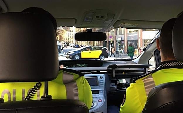 Le retiran el coche por ir muy borracho y va al depósito a por él igual de bebido