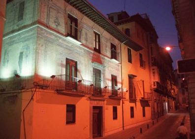 Imagen secundaria 1 - El convento de las Carmelitas, el Colegio de Arquitectos Técnicos y el Palacio del Marqués de POrtago.