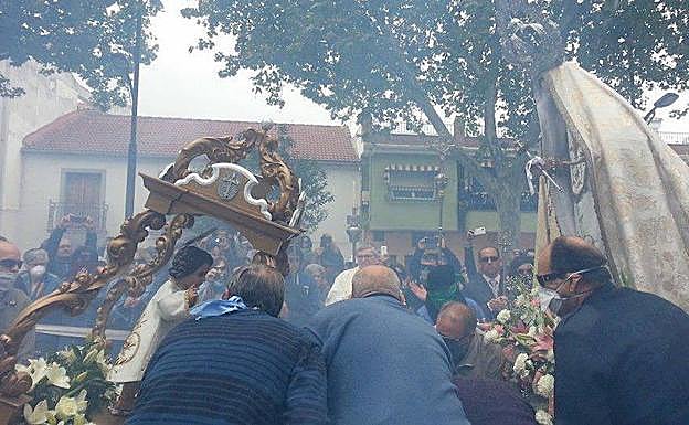 Curso para los vecinos que quieran participar en su 'procesión de los petardos'