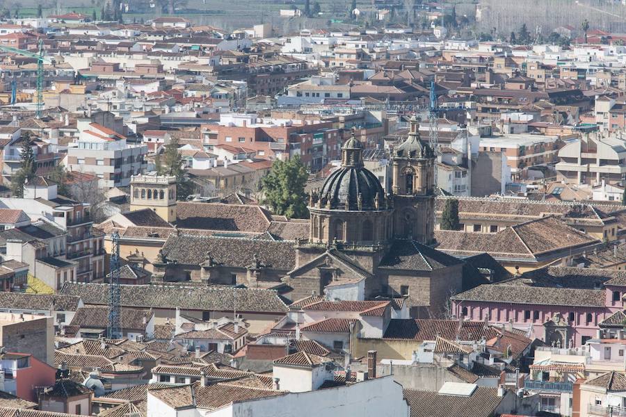 Las zonas altas de la capital son unos de los lugares preferidos de los turistas para descubrir en todo su explendor la belleza que entraña cada rincón del territorio nazarí