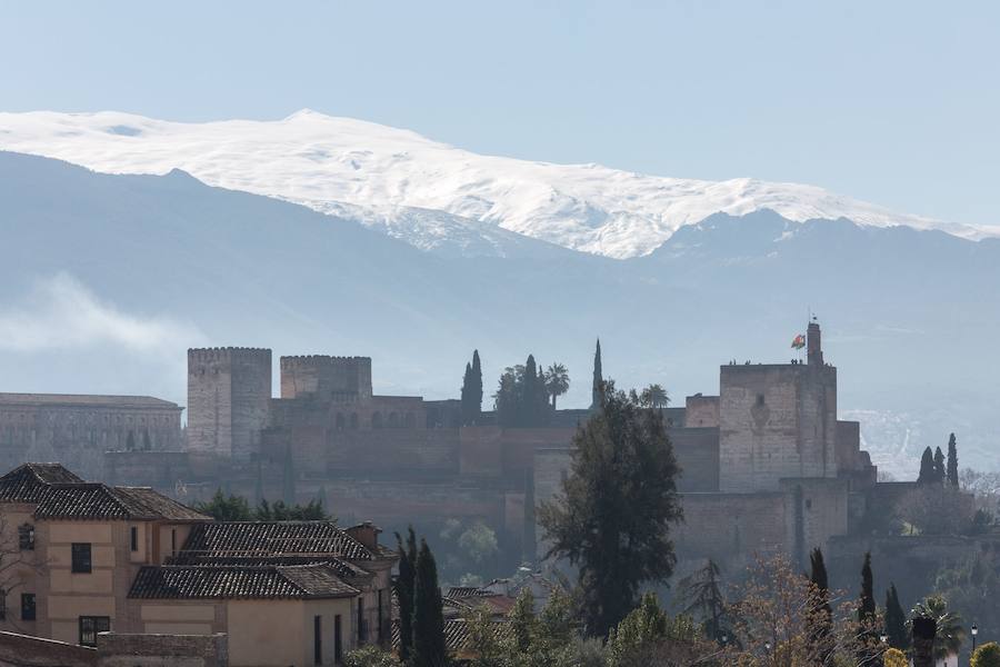 Las zonas altas de la capital son unos de los lugares preferidos de los turistas para descubrir en todo su explendor la belleza que entraña cada rincón del territorio nazarí