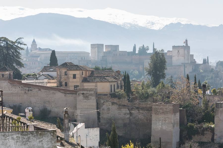 Las zonas altas de la capital son unos de los lugares preferidos de los turistas para descubrir en todo su explendor la belleza que entraña cada rincón del territorio nazarí
