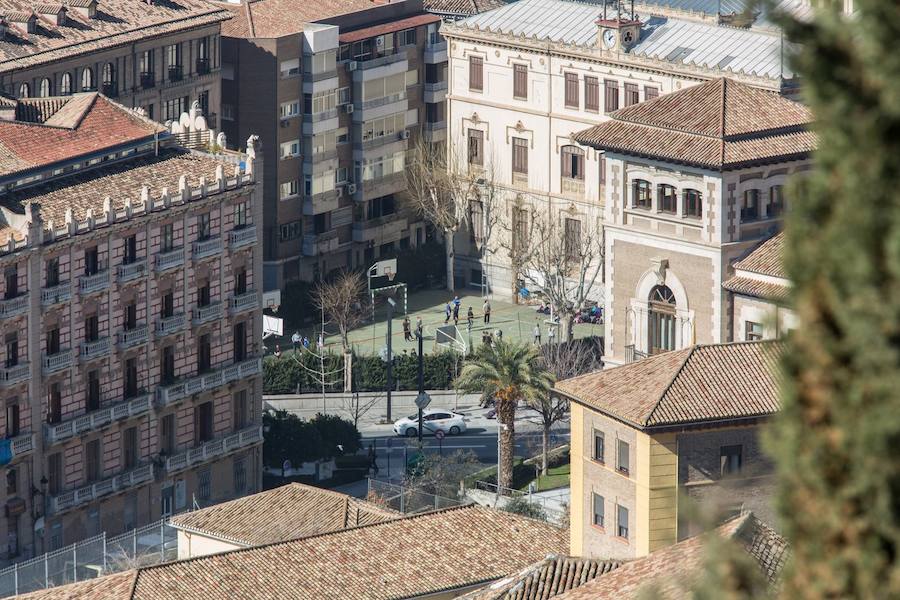 Las zonas altas de la capital son unos de los lugares preferidos de los turistas para descubrir en todo su explendor la belleza que entraña cada rincón del territorio nazarí