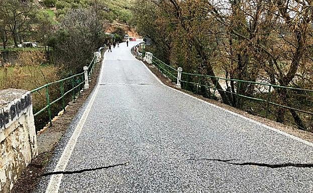 Se hunde el puente del Rio San Juan