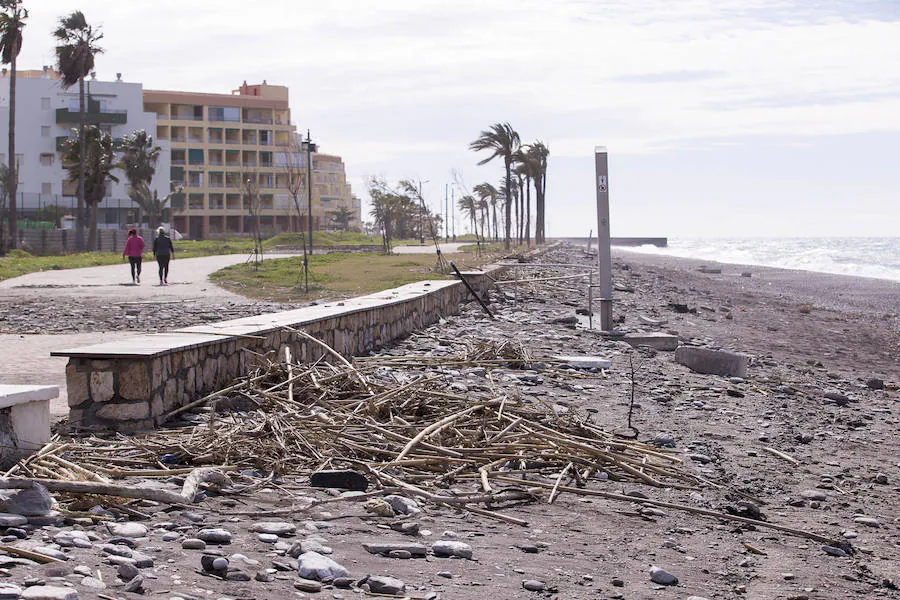 Así han quedado las playas granadinas tras un fin de semana de viento y lluvia