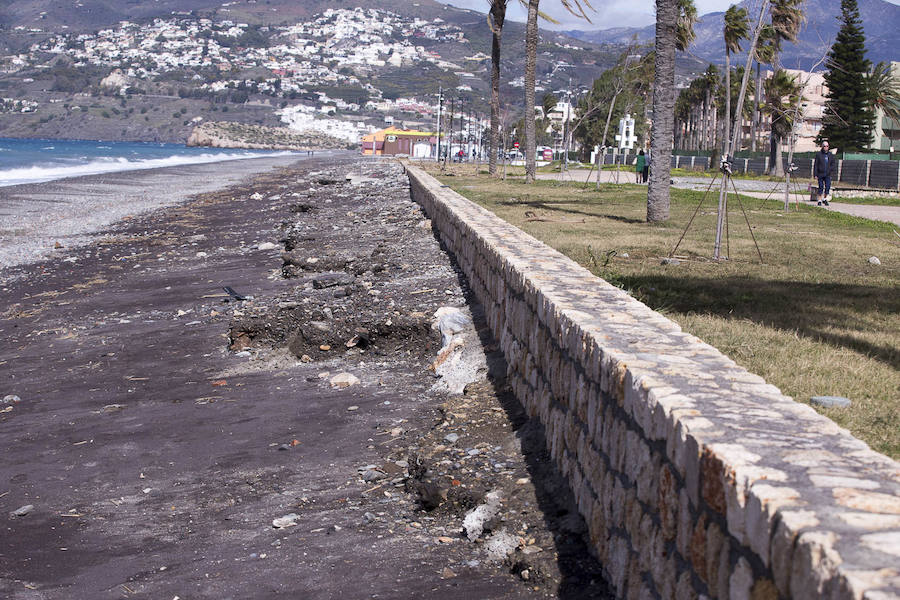 Así han quedado las playas granadinas tras un fin de semana de viento y lluvia