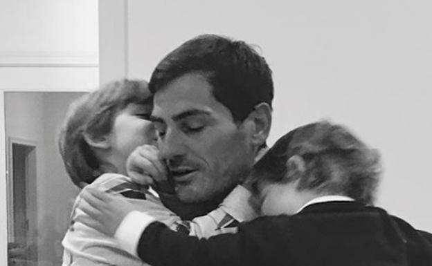 La tierna foto de Casillas con sus dos hijos que emociona a Instagram: así celebra el Día del Padre