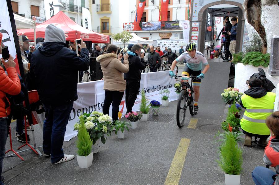 El Circuito BTT Diputación de Granada Dr. Bike se pone en marcha con el Open MTB Puerta de la Alpujarra, en el que participan 600 ciclistas