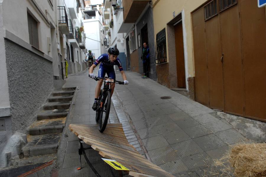 El Circuito BTT Diputación de Granada Dr. Bike se pone en marcha con el Open MTB Puerta de la Alpujarra, en el que participan 600 ciclistas