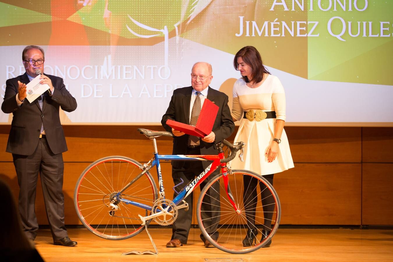 La Asociación Española de la Prensa Deportiva en Granada coronó anoche en el Auditorio de Caja Rural a los mejores atletas del 2017