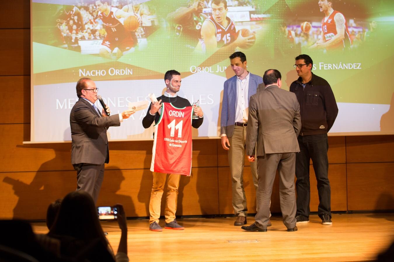 La Asociación Española de la Prensa Deportiva en Granada coronó anoche en el Auditorio de Caja Rural a los mejores atletas del 2017