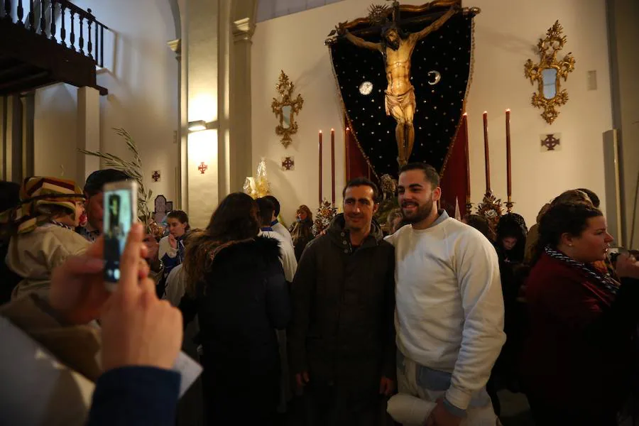 La hermandad tendría que haber puesto su Cruz de Guía en la puerta de la iglesia de San Andrés a las 16.00 horas