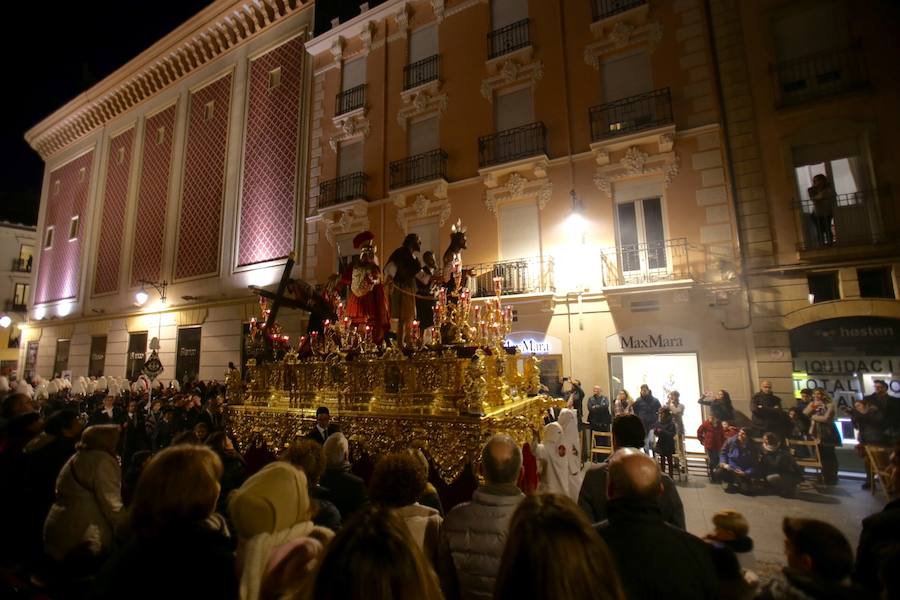 La hermandad del Santísimo Sacramento y Real Cofradía de Nazarenos de Nuestro Padre Jesús Despojado de sus Vestiduras, María Santísima del Dulce Nombre y San Juan Evangelista procesionó por la carrera oficial