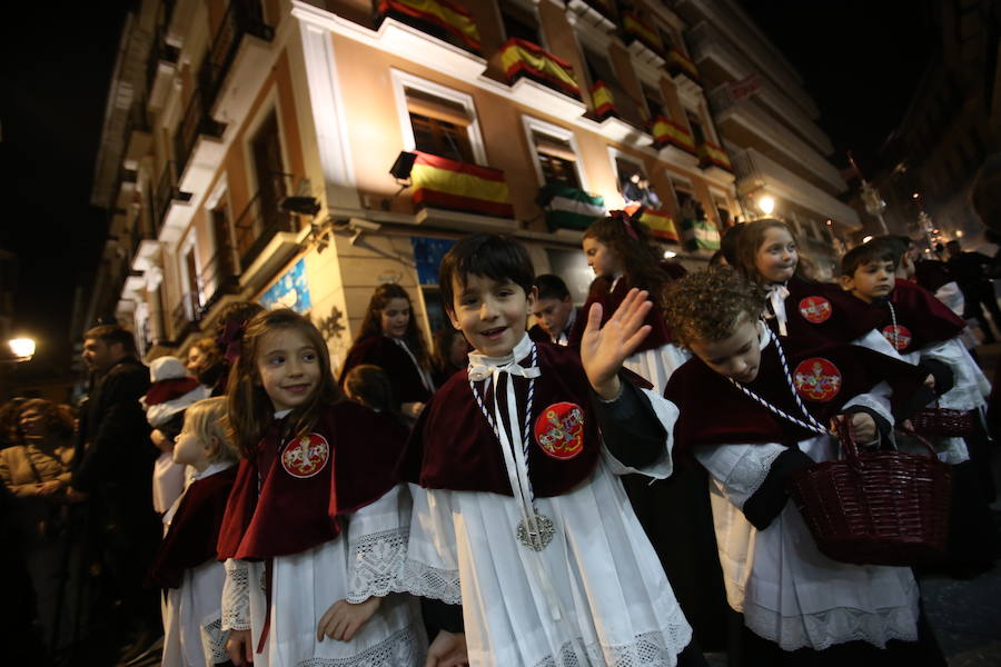 La hermandad del Santísimo Sacramento y Real Cofradía de Nazarenos de Nuestro Padre Jesús Despojado de sus Vestiduras, María Santísima del Dulce Nombre y San Juan Evangelista procesionó por la carrera oficial