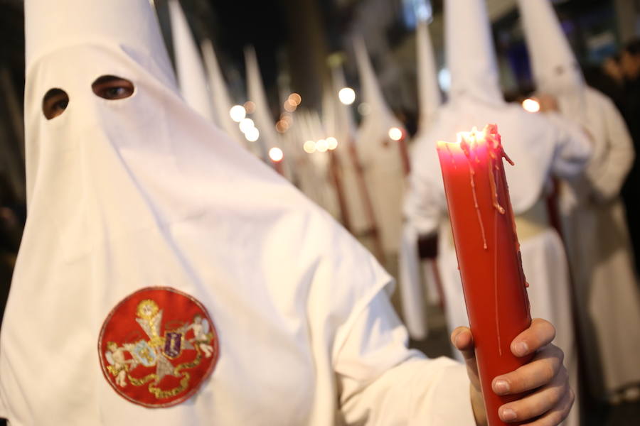 La hermandad del Santísimo Sacramento y Real Cofradía de Nazarenos de Nuestro Padre Jesús Despojado de sus Vestiduras, María Santísima del Dulce Nombre y San Juan Evangelista procesionó por la carrera oficial