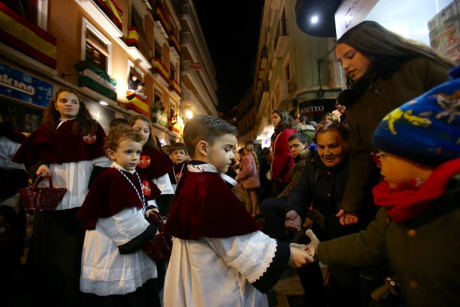 La hermandad del Santísimo Sacramento y Real Cofradía de Nazarenos de Nuestro Padre Jesús Despojado de sus Vestiduras, María Santísima del Dulce Nombre y San Juan Evangelista procesionó por la carrera oficial