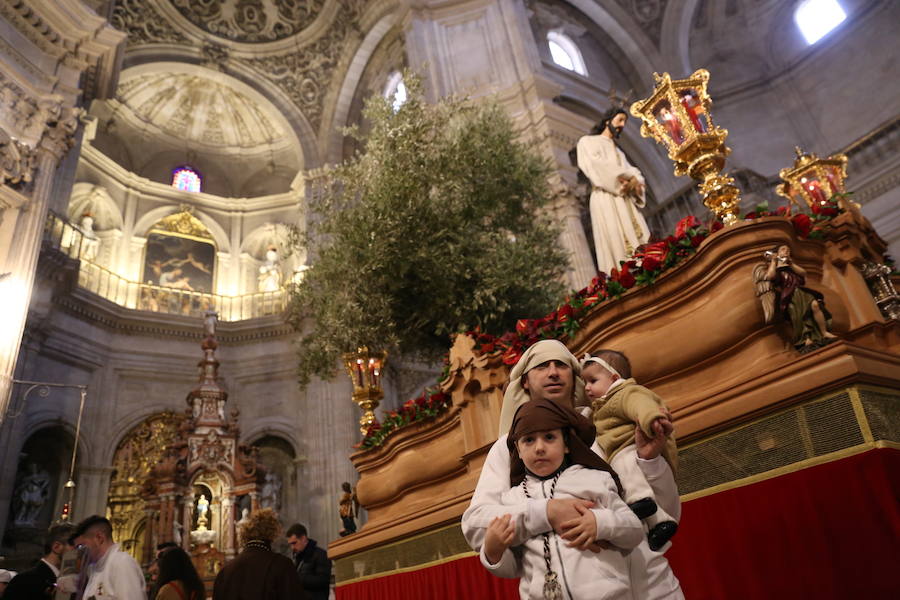 La junta de gobierno de hermandad Nuestro Padre Jesús Cautivo y Maria Santísima de la Encarnación ha retrasado su salida una hora