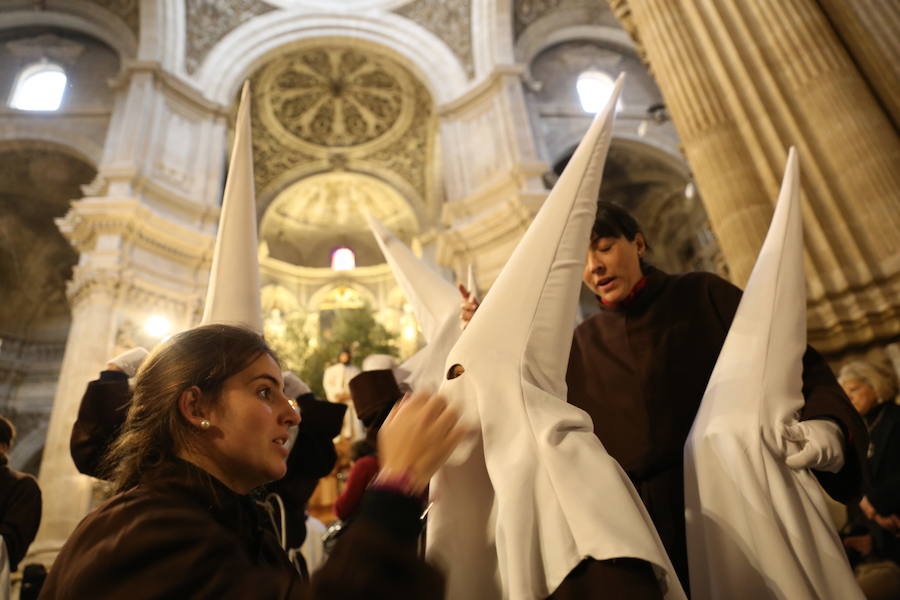 La junta de gobierno de hermandad Nuestro Padre Jesús Cautivo y Maria Santísima de la Encarnación ha retrasado su salida una hora