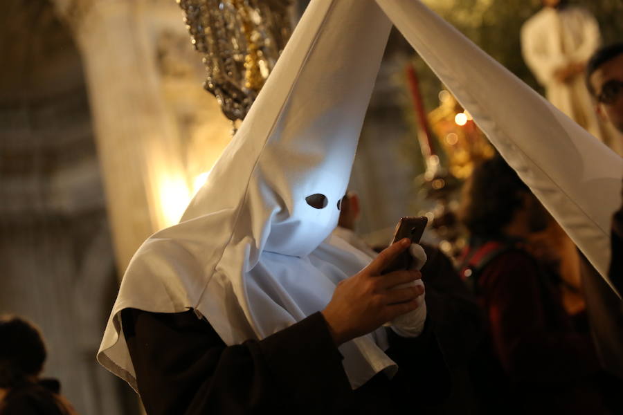 La junta de gobierno de hermandad Nuestro Padre Jesús Cautivo y Maria Santísima de la Encarnación ha retrasado su salida una hora