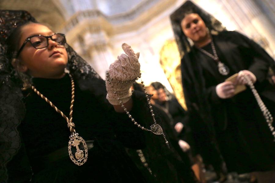 La junta de gobierno de hermandad Nuestro Padre Jesús Cautivo y Maria Santísima de la Encarnación ha retrasado su salida una hora