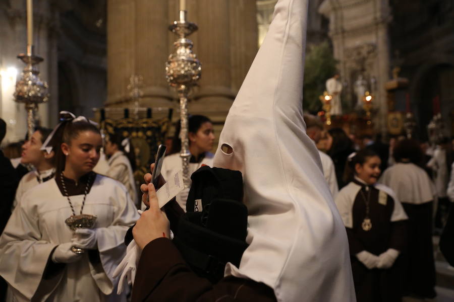 La junta de gobierno de hermandad Nuestro Padre Jesús Cautivo y Maria Santísima de la Encarnación ha retrasado su salida una hora