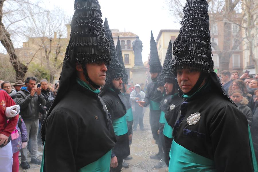 La hermandad de la Santa Cena ha retrasado este Domingo de Ramos su salida para finalmente procesionar desde las 19.00 horas 