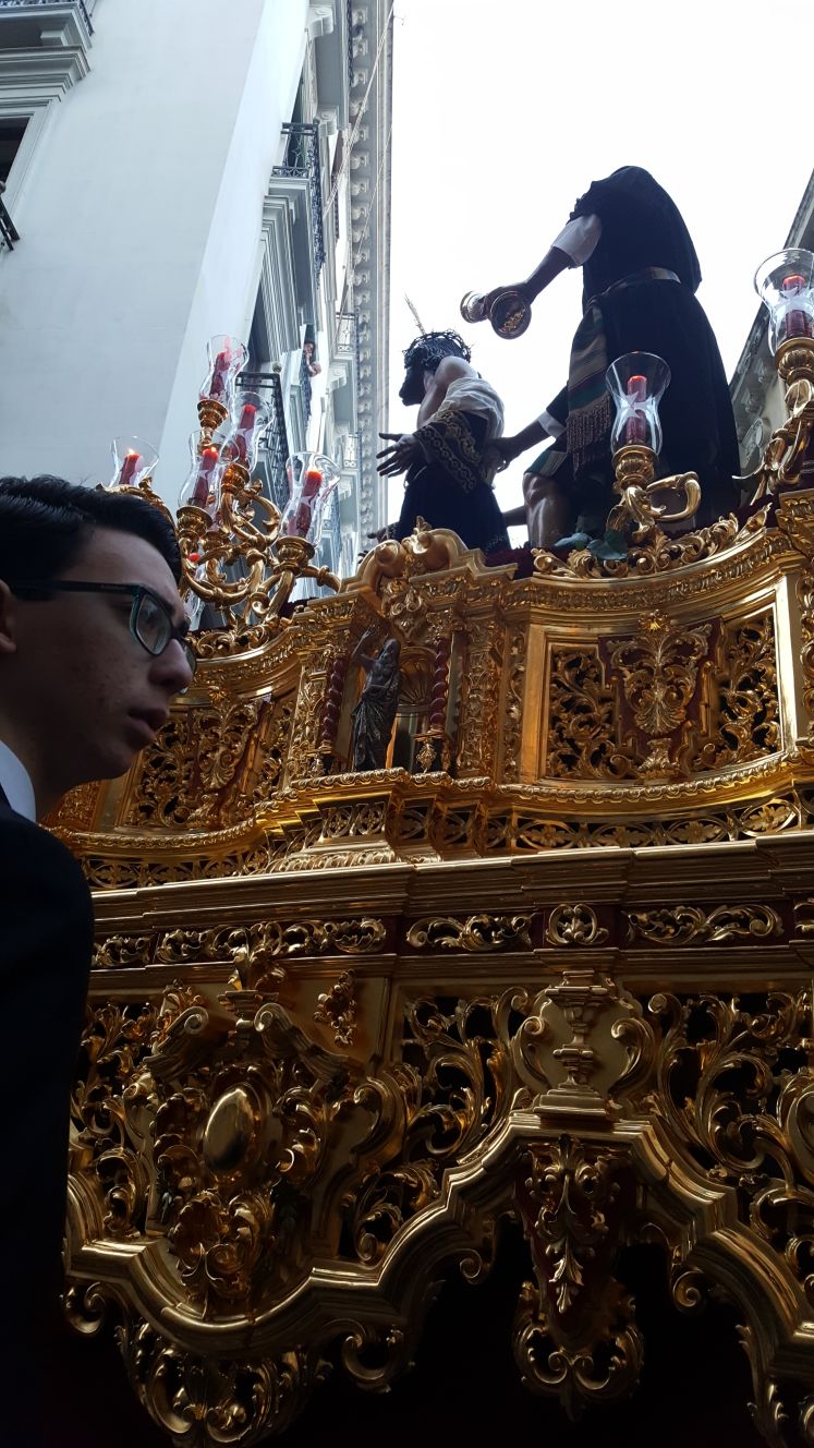 La hermandad del barrio de Fígares ha sido la segunda en entrar en la carrera oficial en el Domingo de Ramos de Granada