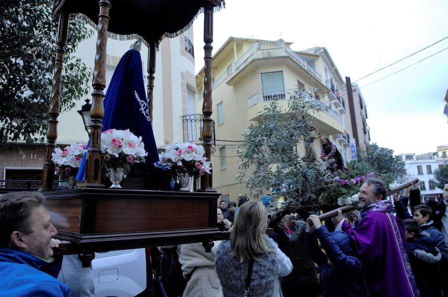 Fotos: La parroquia de Lanjarón organiza por primera vez una procesión de Semana Santa para niños