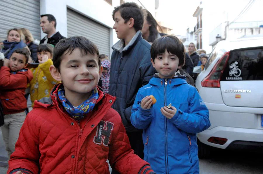 Fotos: La parroquia de Lanjarón organiza por primera vez una procesión de Semana Santa para niños