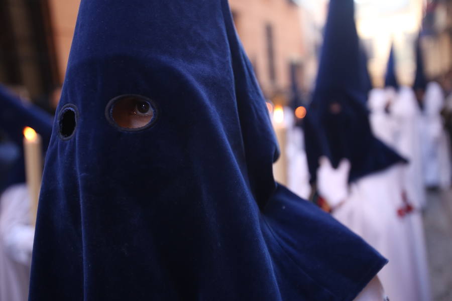 Los pasos de Jesús en el Huerto de los Olivos y María Santísima de la Amargura Coronada han salido de la calle Santiago y buscar la carrera oficial para luego vivir uno de los regresos que mayor número de personas congrega cada año