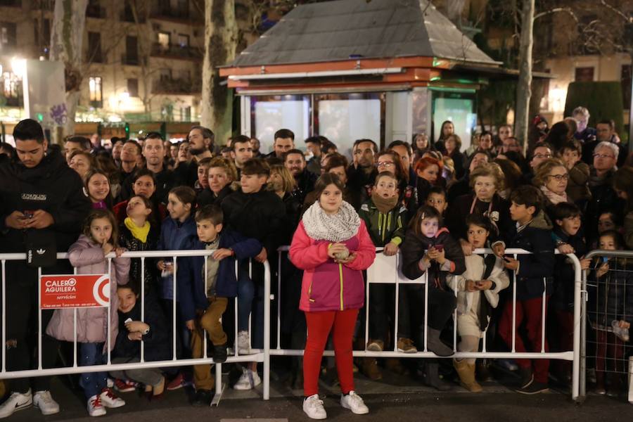 Los pasos de Jesús en el Huerto de los Olivos y María Santísima de la Amargura Coronada han salido de la calle Santiago y buscar la carrera oficial para luego vivir uno de los regresos que mayor número de personas congrega cada año