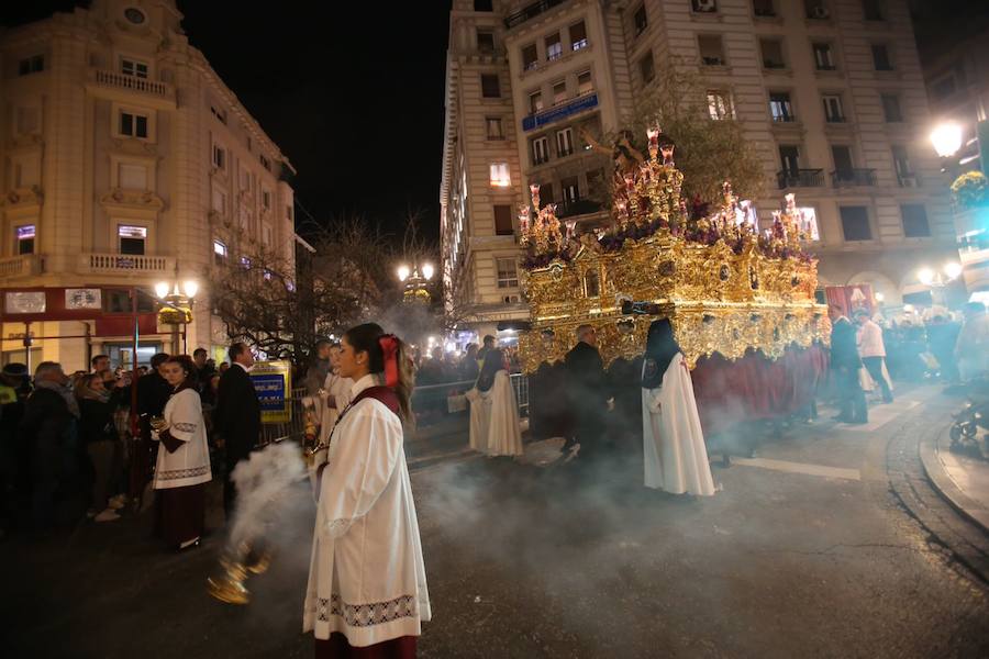 Los pasos de Jesús en el Huerto de los Olivos y María Santísima de la Amargura Coronada han salido de la calle Santiago y buscar la carrera oficial para luego vivir uno de los regresos que mayor número de personas congrega cada año