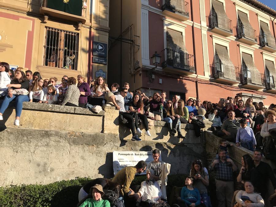 La Real Hermandad y Cofradía de Nazarenos de Nuestro Padre Jesús del Gran Poder y Nuestra Señora de La Esperanza por las calles de la ciudad.