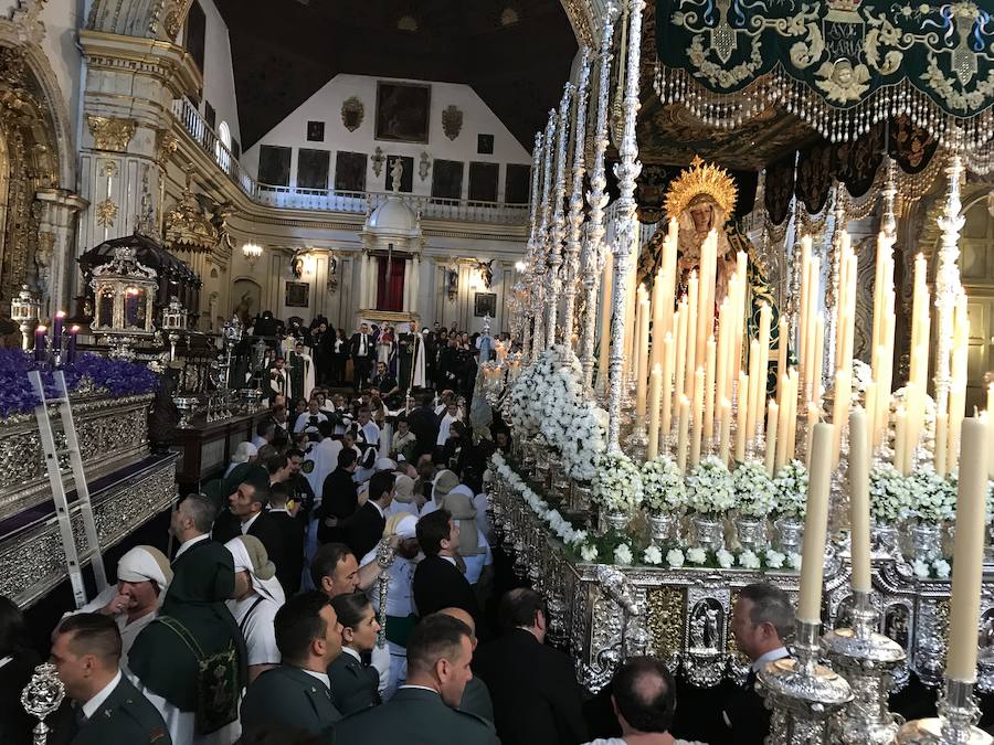 La Real Hermandad y Cofradía de Nazarenos de Nuestro Padre Jesús del Gran Poder y Nuestra Señora de La Esperanza por las calles de la ciudad.