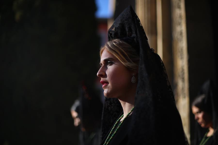 La Real Hermandad y Cofradía de Nazarenos de Nuestro Padre Jesús del Gran Poder y Nuestra Señora de La Esperanza por las calles de la ciudad.